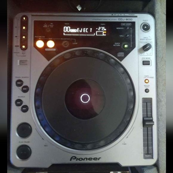 Pioneer DJM-400 2, ch mixer w/ CDJ-800 pair, Traktor A6 in an Odyssey coffin - Picture 4 of 9